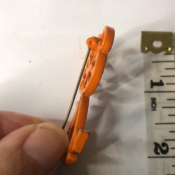 Vintage fun tiger pin. - Picture 3 of 5